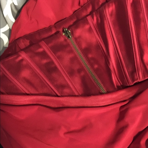 Red satin cocktail dress - Picture 3 of 6